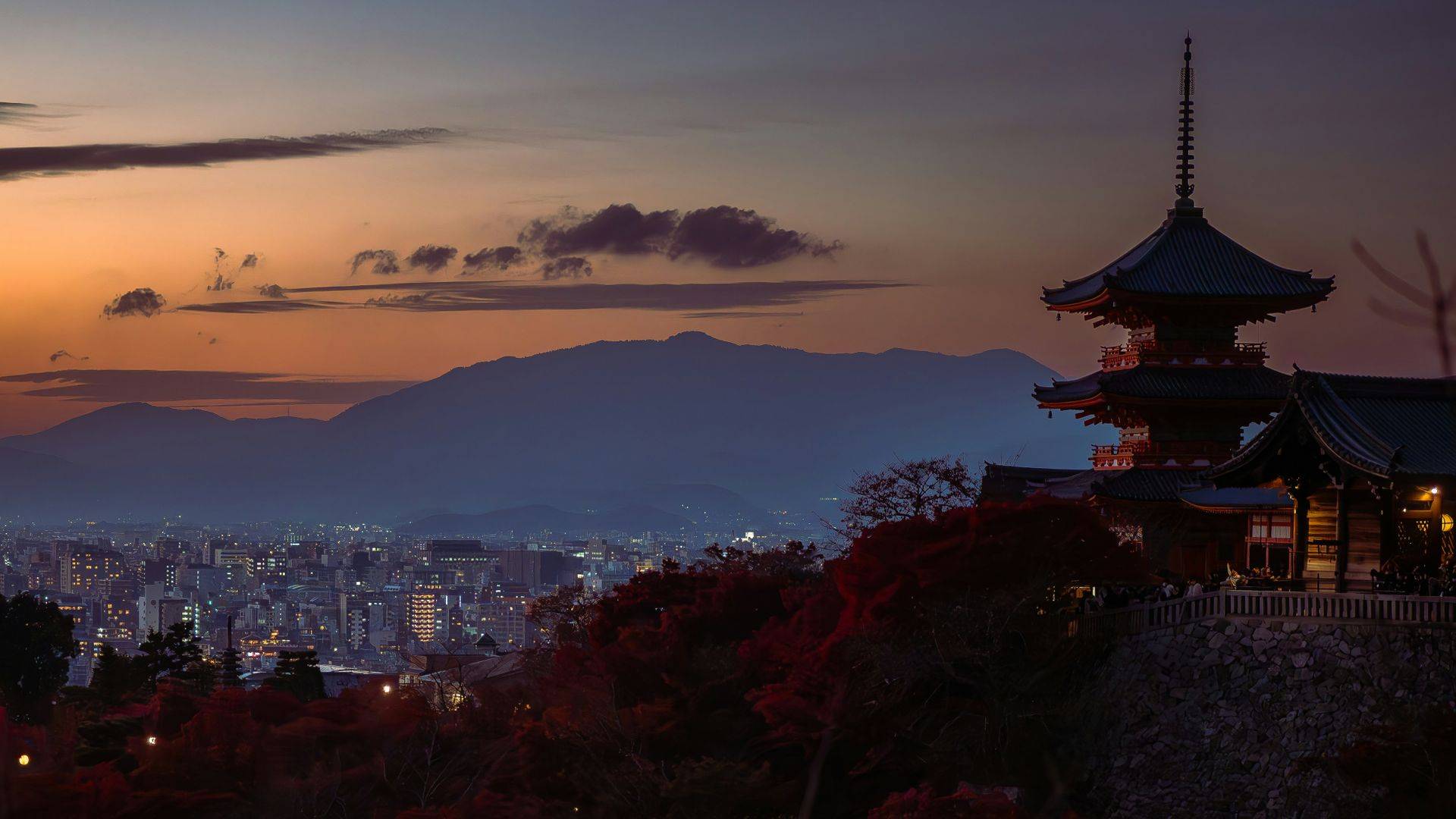 【關西京阪奈漫遊】百年路面京福電鐵、山林祕境三千院、美山町合掌村、奈良萌鹿、清水寺、金閣寺、嵐山渡月橋五日｜保住三晚飯店