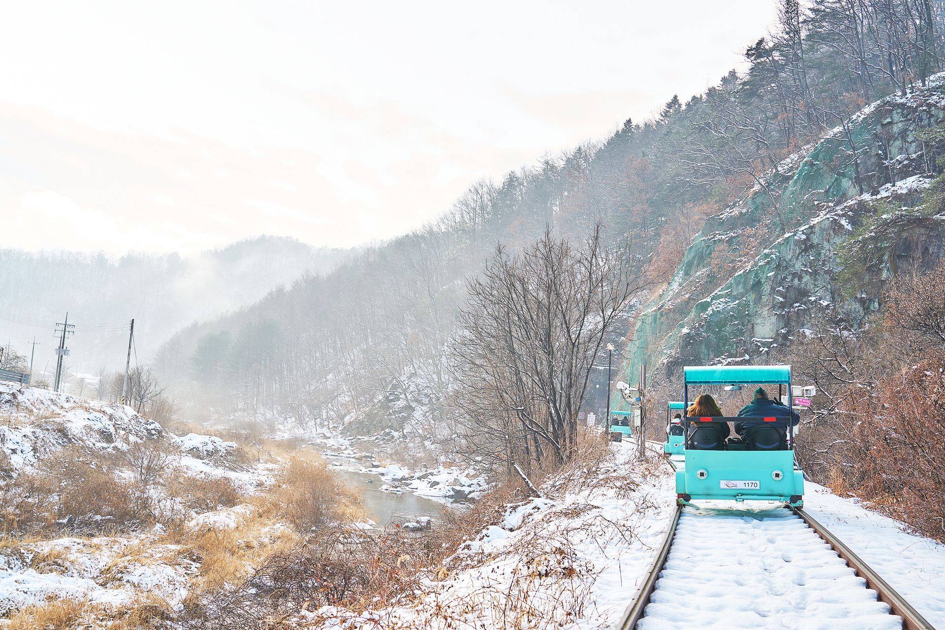 【首爾出發】魚飛溪谷冰川+南怡島+江村鐵道自行車一日遊 (冬季限定)