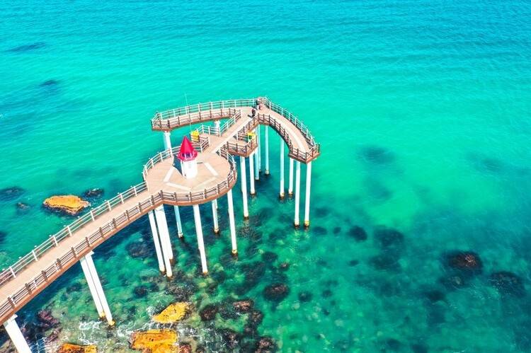 【旅展優惠 慢遊釜山半自助】一日自由活動、雲霄步道、冬柏島、海雲台海濱列車、南浦洞、樂天OUTLET五日(彩妝)