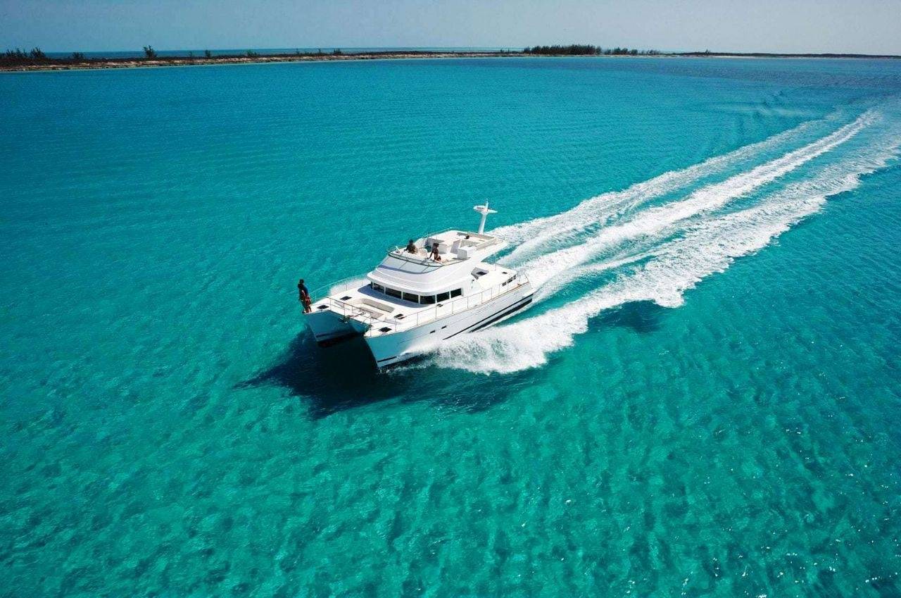 【釜山出發】Yacht Holic 釜山藍海遊艇巡航｜海上煙火秀、贈飲料點心 ★獨家7折起★