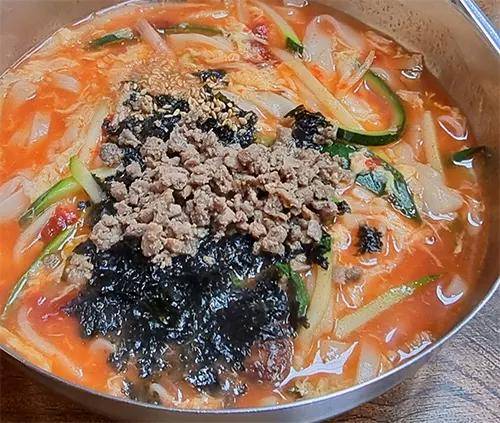 蜂巢刀削麵（江陵中央市場）