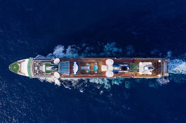 【名人郵輪嘉印號 早鳥享優惠】航向冰與火之島、藍湖溫泉、黃金圈鑽石圈雙圈奇景、羊角村水鄉13日