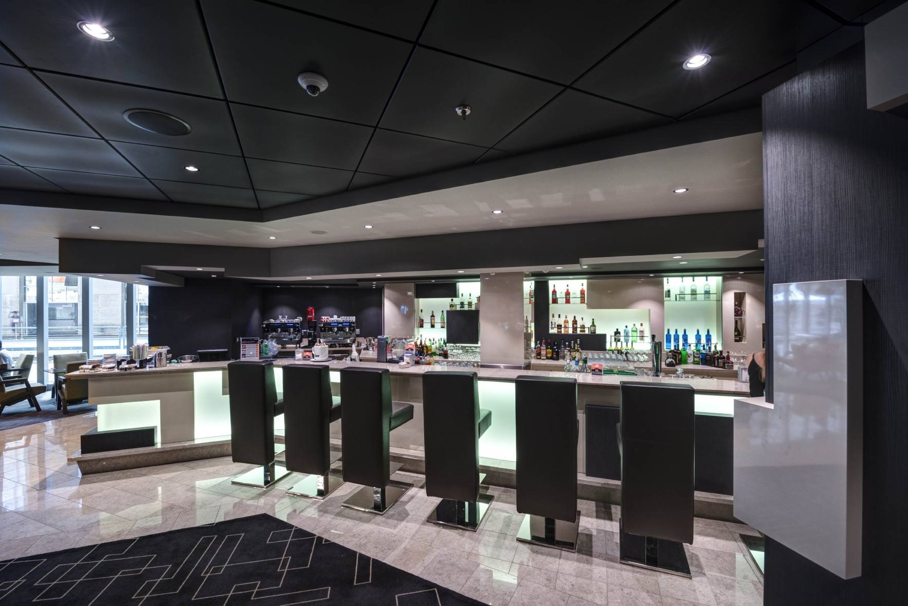 Edge Cocktail Bar 邊緣雞尾酒吧