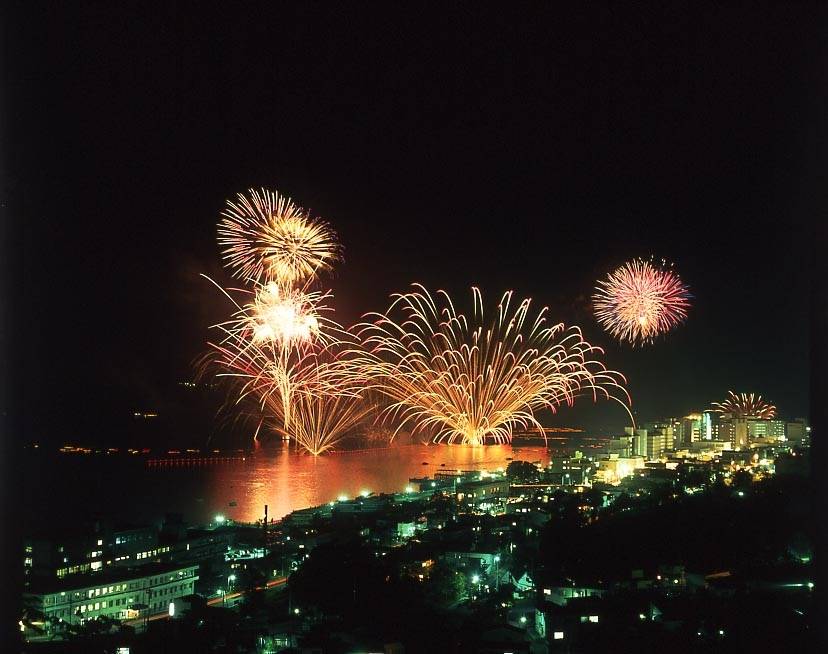【北海道紫愛星6日】小樽函館山、富良野薰衣草、洞爺湖花火船、香檳城堡渡假村