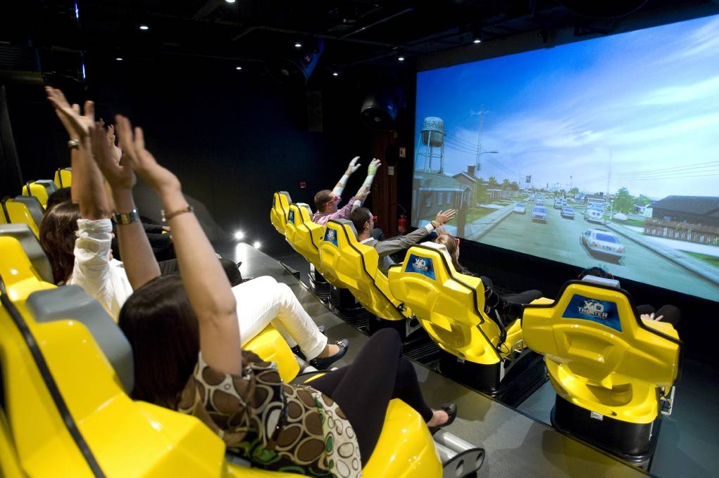 4D Cinema & Bowling  4D 影院與保齡球館
